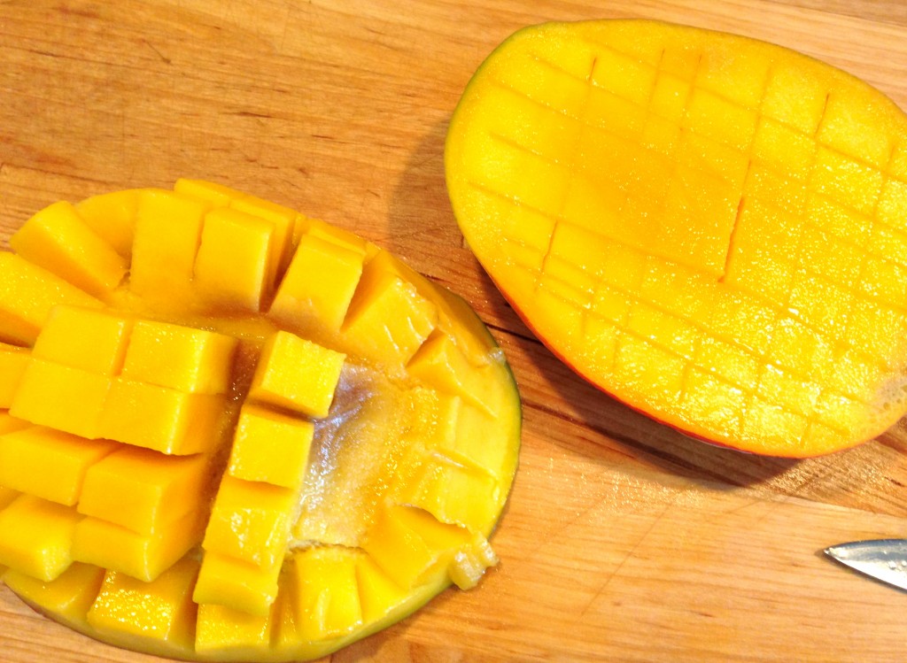 how to cut a mango