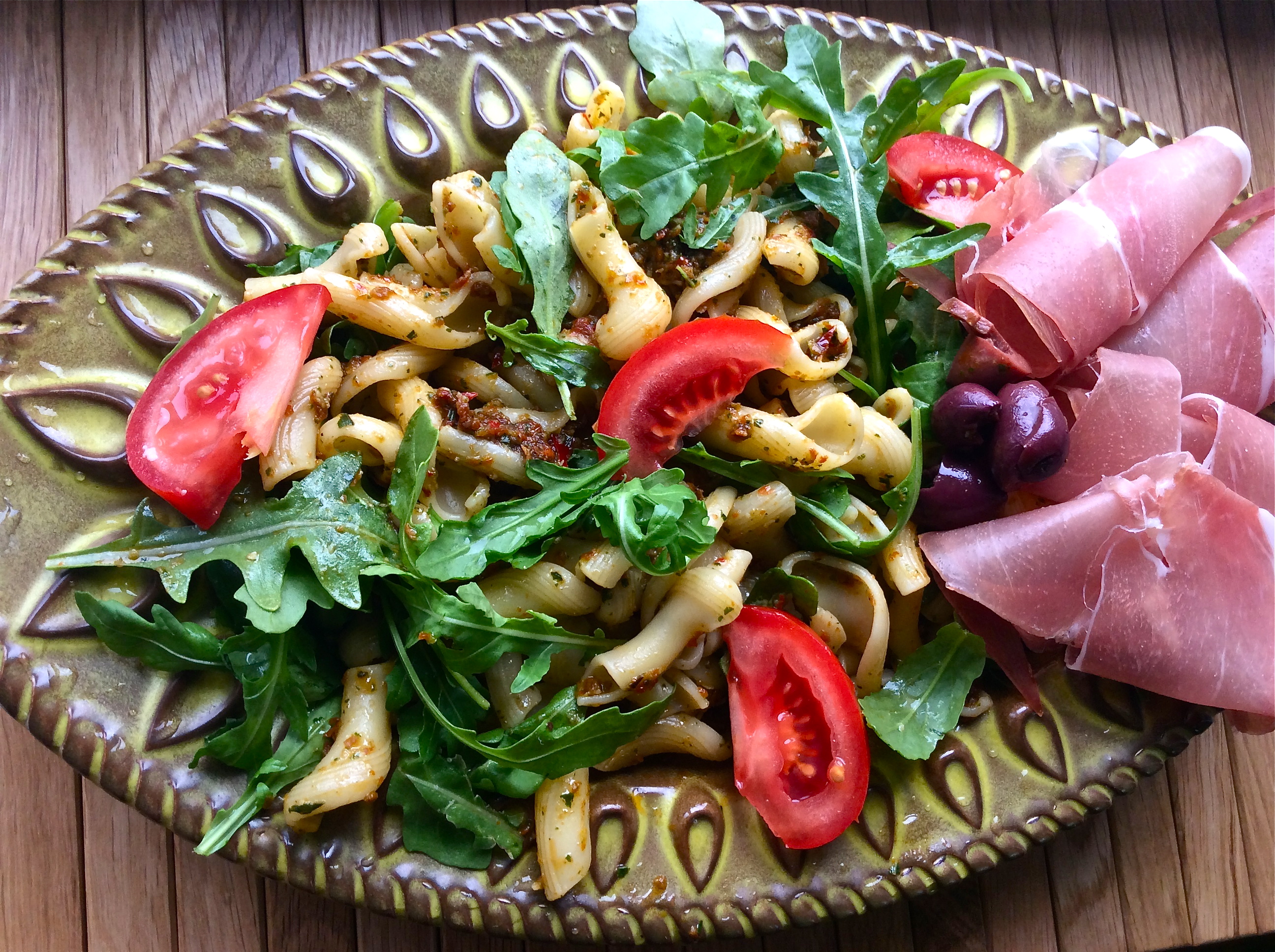 Fiore med Röd Pesto och Skinka - Pasta with Red Pesto and Ham